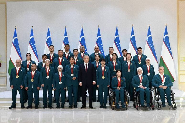 Shavkat Mirziyoyev Paralimpiya o‘yinlari sovrindorlariga faxriy unvon, orden va medallarni topshirdi 