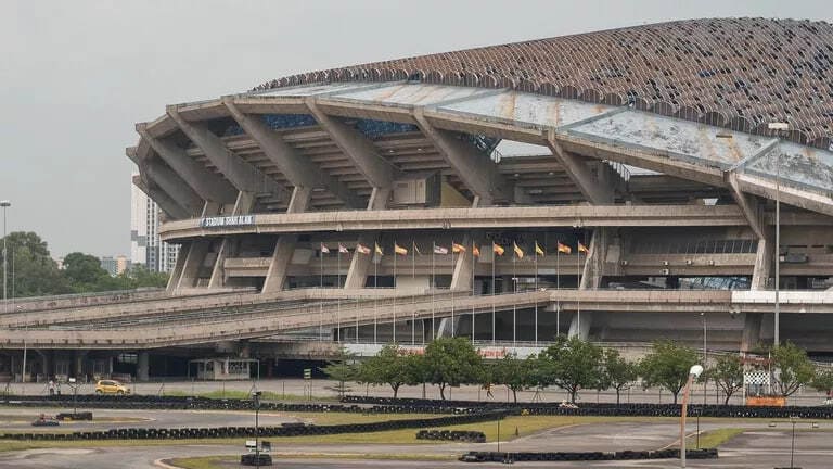 <p><b>Malayziyadagi yirik stadionlardan biri portlovchi moddalar yordamida buzib tashlandi (video)</b></p>