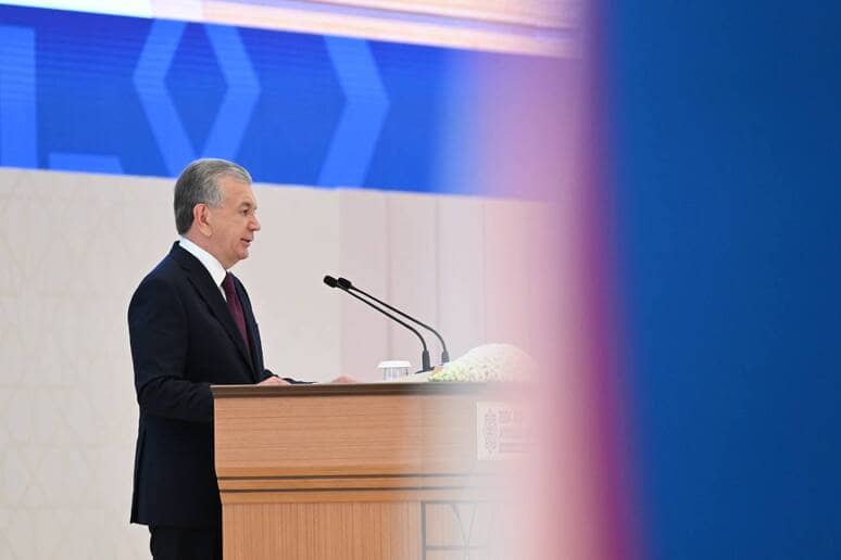 Президент Тошкентдан Самарқанд ва Андижонга пулли автомобиль йўллари қурилиши ҳақида гапирди