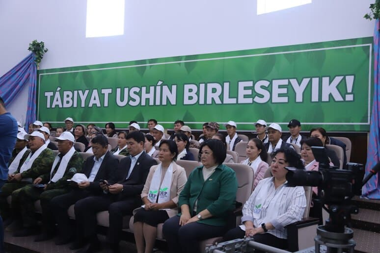 <p><b>Ekopartiya raisi mo&lsquo;ynoqliklar bilan uchrashdi&nbsp;</b></p>