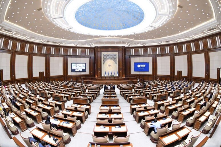 <p><b>Senat temiryo‘l transporti tizimiga oid qonunni maʼqulladi</b></p>
