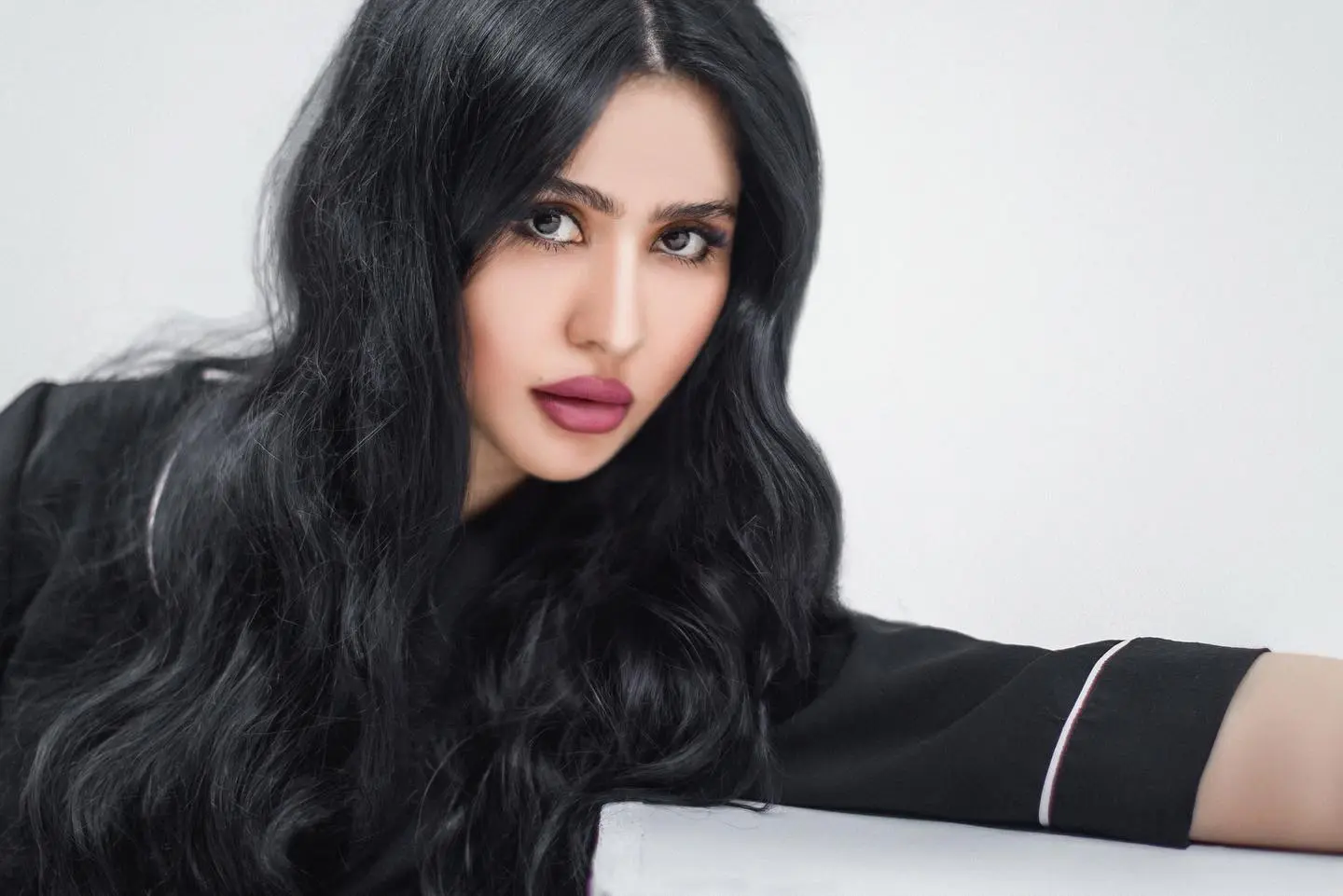 Paypoq kiygan qiz bilan anal jinsiy aloqa (HD video) ziyofatda sargish ayolni masxara qiladi