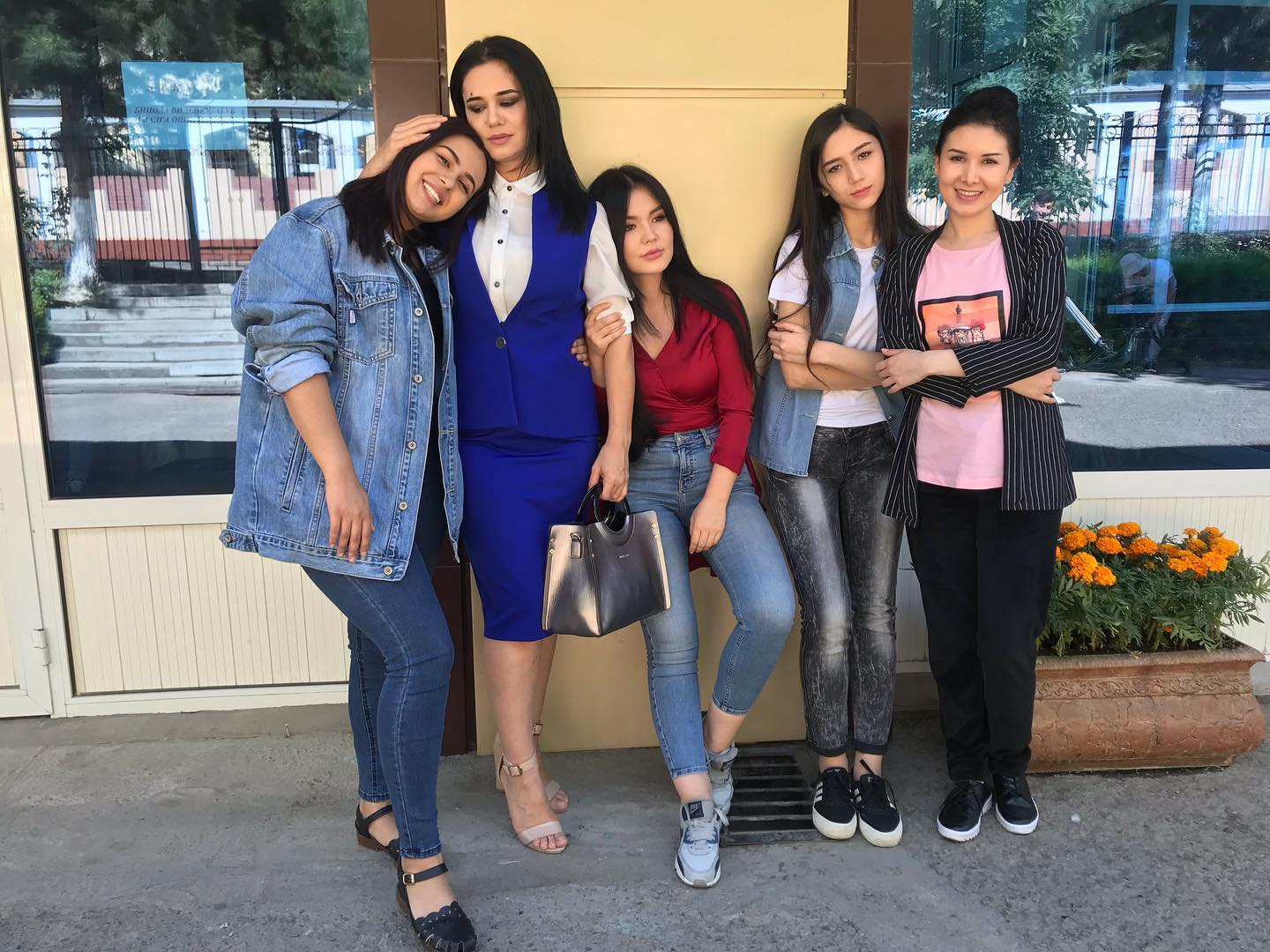 Mushukning yaqindan olingan surati Fitnesda yalangoch qizlarni tomosha qiling