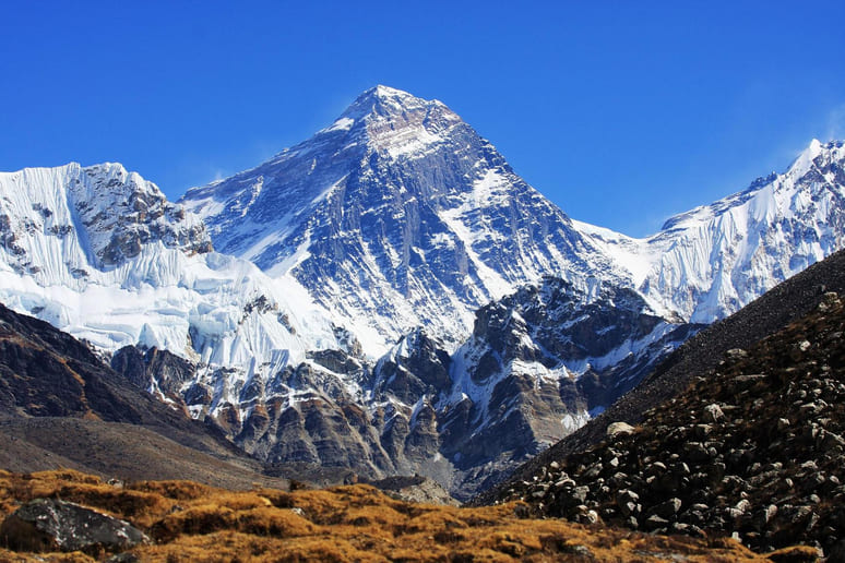 <p><b>Xitoylik olimlar Everest o&lsquo;sayotganini qayd etishdi</b></p>