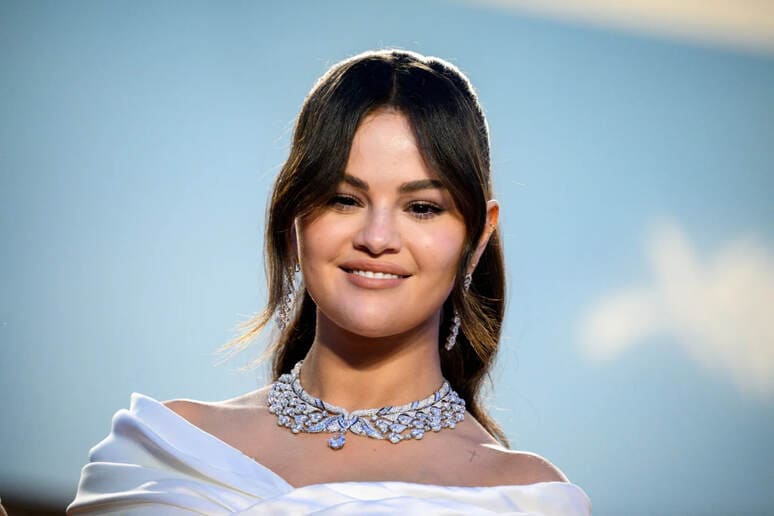 “Daromadim haqidagi savollar meni g‘azablantiradi”: Selena Gomes o‘zining milliarderlik maqomiga munosabat bildirdi