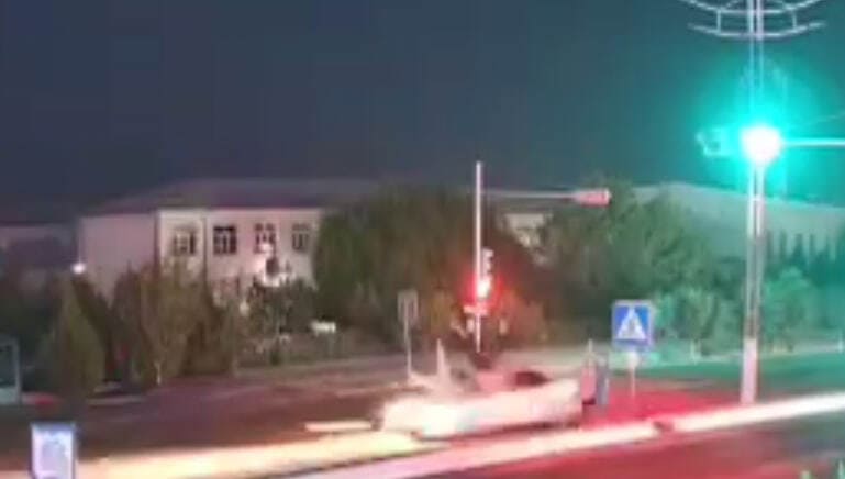 <p><b><strong>Buxoroda Lacetti urib yuborgan ikki piyodadan biri vafot etdi (video) </strong></b></p>