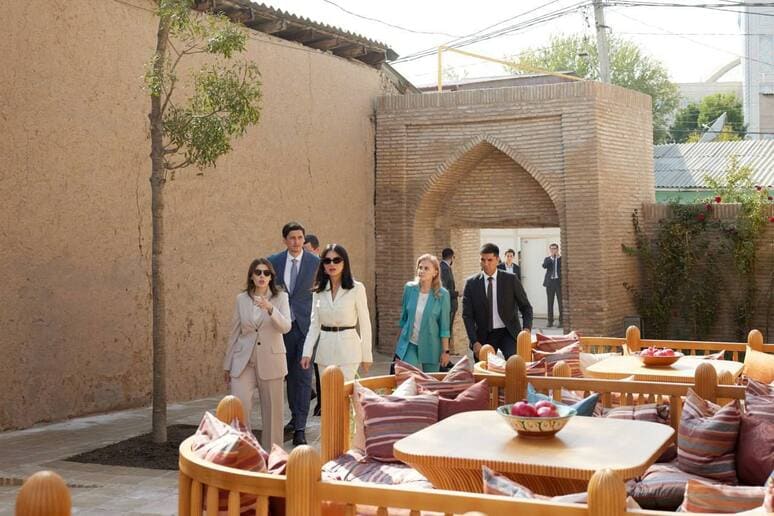 <p><b><strong>Toshkentdagi ikki tarixiy mahallada art-rezidensiyalar tantanali ochilish marosimi bo&lsquo;ldi (foto)</strong></b></p>