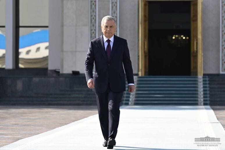 <p><b>Shavkat Mirziyoyev Moskvaga tashrif buyuradi </b></p>