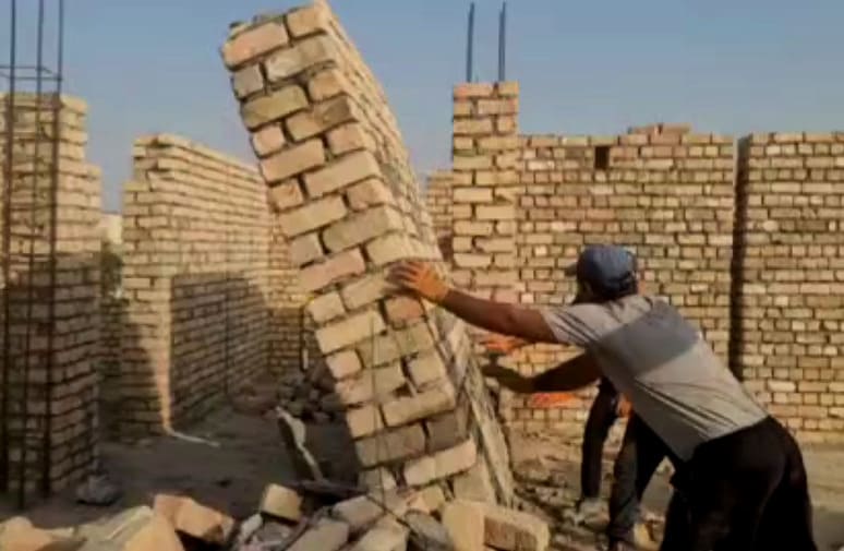 <p><b><strong>Samarqandda yangi qurilayotgan maktabning sifatsiz devorlari buzdirildi (video)</strong></b></p>