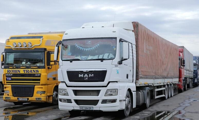 <p><b></b>Transport vazirligi xalqaro yuk tashuvlari faoliyati bilan shug&lsquo;ullanuvchi haydovchilar bilan yuzaga kelayotgan muammo yuzasidan tushuntirish berdi</p>