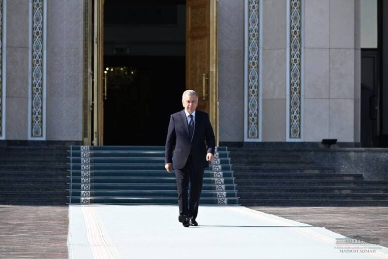 <p><b>Shavkat Mirziyoyev amaliy tashrif bilan Moskvaga jo‘nab ketdi</b></p>