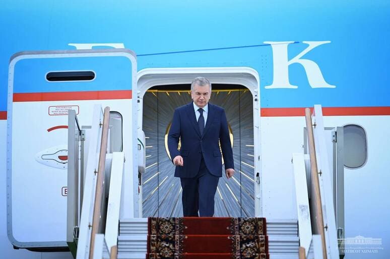 <p><b>Shavkat Mirziyoyev Moskvaga yetib bordi</b></p>