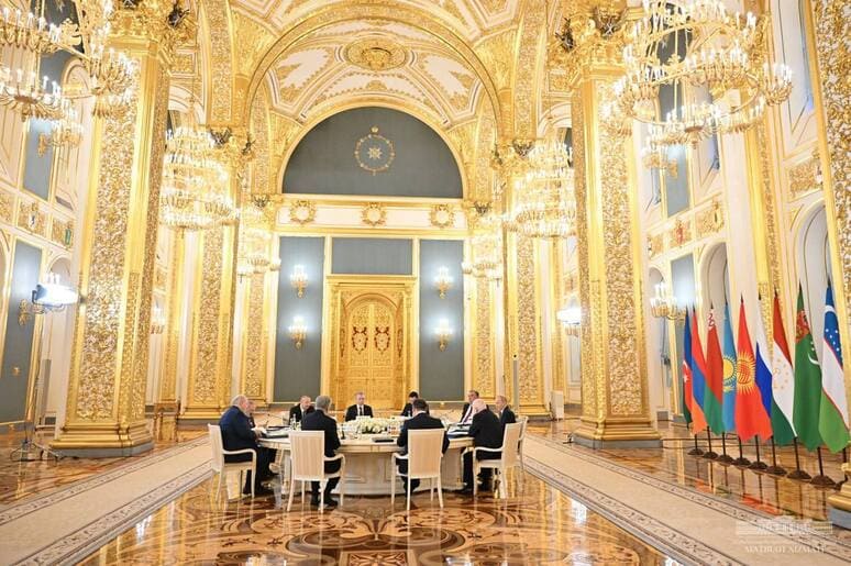 Президент Узбекистана Шавкат Мирзиёев принял участие в заседании Совета глав государств СНГ