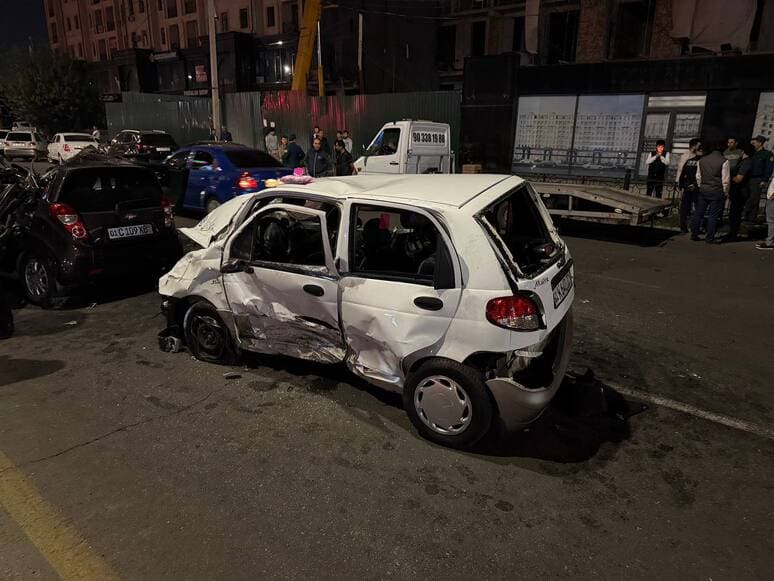 <p><b><strong>Toshkentda Spark va Matiz to‘qnashishidan bir kishi halok bo‘ldi</strong></b></p>