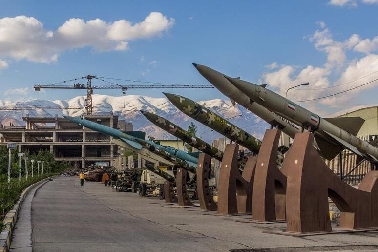 <p><b>Eron Rossiyaga ballistik raketa yetkazib berayotgani uchun Yevropa ittifoqi sanksiyalar joriy qiladi &mdash; Reuters</b></p>