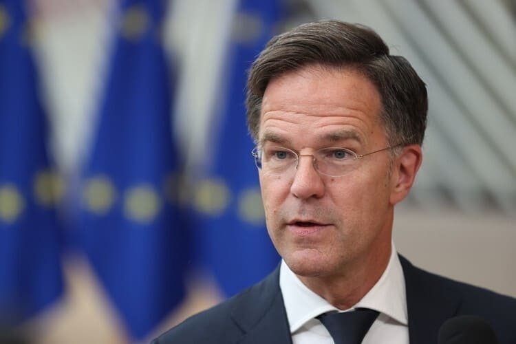 <p><b>NATO bosh kotibi Zelenskiyning tinchlik rejasi yopiq eshiklar ortida muhokama qilinishi kerakligini aytdi </b></p>