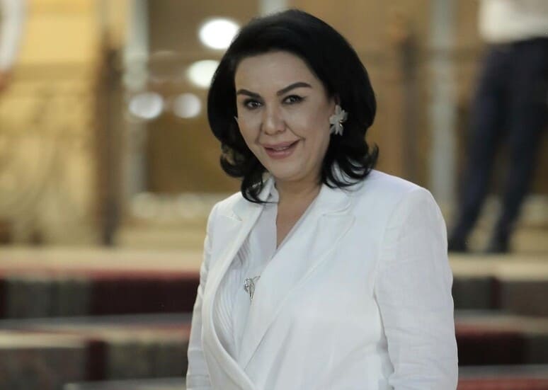 <p><b>“Qozog‘istonda singan qo‘lim bilan sahnaga chiqqanman”. Umida Mirhamidova sog‘lig‘idagi muammolarga qaramay konsert va to‘ylarga borgani haqida (video)</b></p>