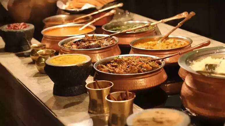 <p><b>Hindistonda ovqatga tupurish qonun bilan taqiqlanadi</b></p>