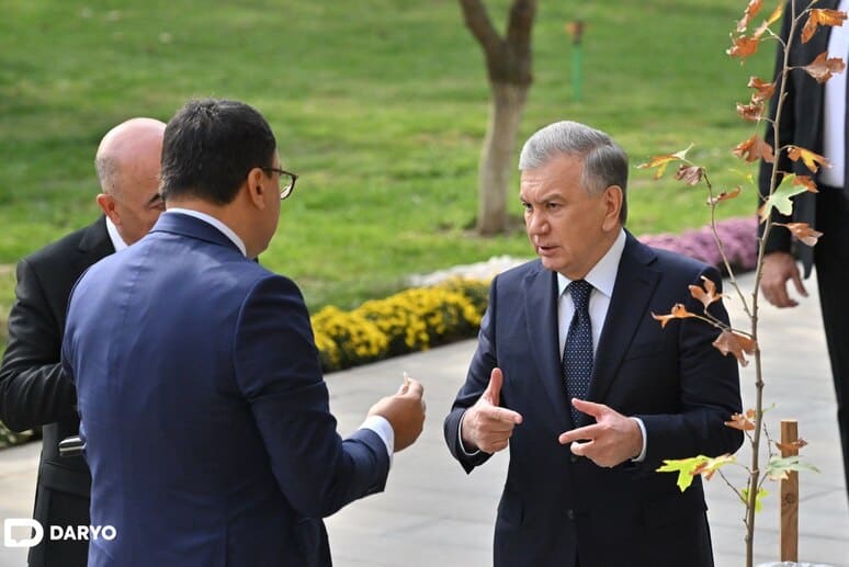 <p><b><strong>Shavkat Mirziyoyev Markaziy Osiyo atrof-muhit va iqlim o&lsquo;zgarishini o&lsquo;rganish universitetida bo&lsquo;ldi (foto)</strong></b></p>