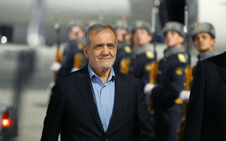 <p><b>Eron prezidenti dollardan mustaqil bo&lsquo;lgan savdo bo&lsquo;yicha hisob-kitob tizimini yaratishga chaqirdi&nbsp;</b></p>