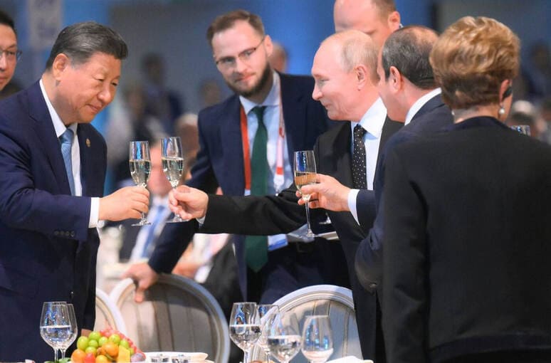 <p><b>Putin BRIKS sammitiga kelgan yetakchilarni qanday taomlar bilan siyladi?</b></p>