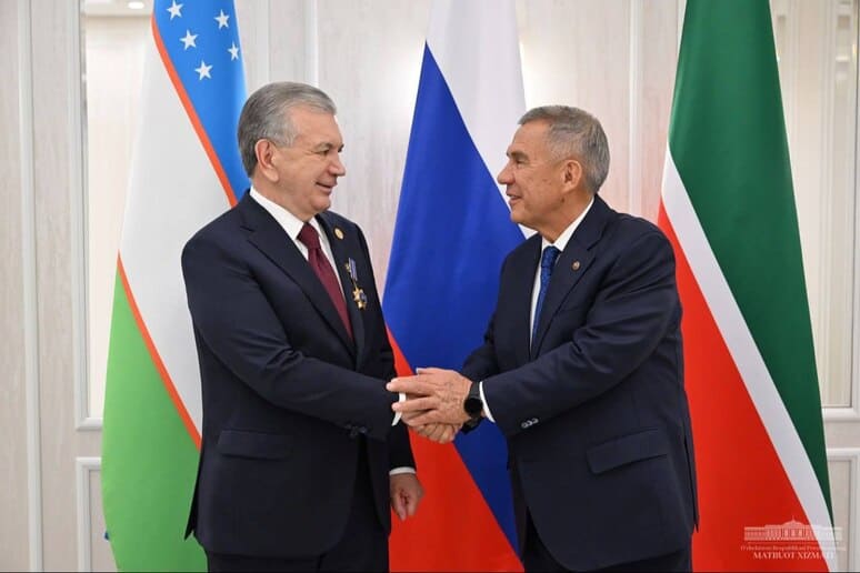 <p>President of Uzbekistan receives Tatarstan&rsquo;s Order of Friendship<b>&nbsp;</b></p>