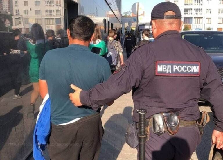 <p><b>O‘zbekiston fuqarosiga Rossiyaga kirish 20 yilga taqiqlandi </b></p>