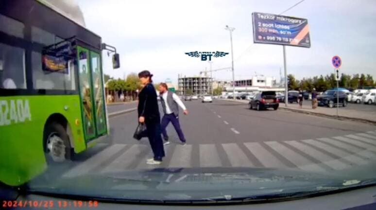 <p><b>Toshkentda “peshexod”dan o‘tayotgan piyodalarga yo‘l bermagan avtobus haydovchisi ishdan bo‘shatildi</b></p>