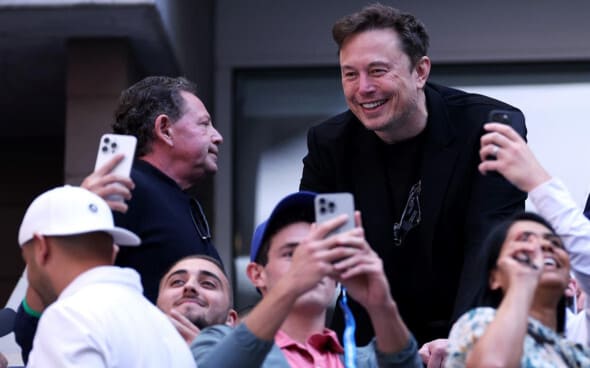 <p><b>Ilon Mask Tesla aksiyalarining rekord darajada o‘sishi tufayli bir kunda 33,5 mlrd dollar ishlab topdi</b></p>