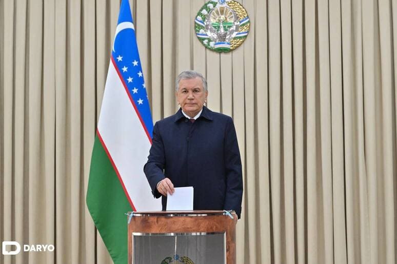 <p><b><strong>Shavkat Mirziyoyev deputatlar saylovida ovoz berdi</strong></b></p>