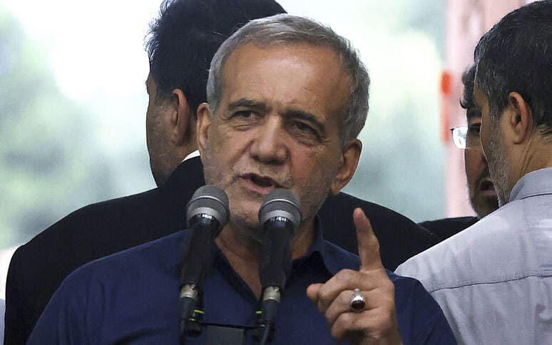 <p><b>Eron prezidenti Isroil hujumiga javob qaytarishga va&rsquo;da berdi&nbsp;</b></p>