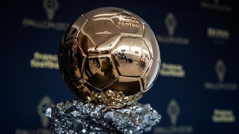 <p><b>Ballon D&rsquo;Or</b><b> rasmiy sayti &ldquo;Oltin to&lsquo;p&rdquo;ni kim qo&lsquo;lga kiritishiga shama qildi</b></p>