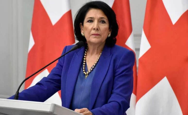 <p><b>Gruziya prezidenti saylovlarni tan olmasligini ma&rsquo;lum qildi&nbsp;</b></p>
