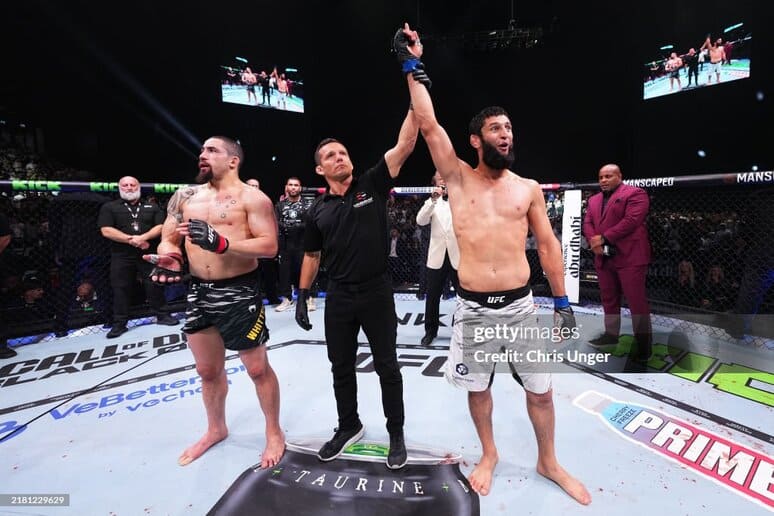 <p><b>Topuriya — 2,44 million, Chimayev — 1,52 million, Maks esa 1,28 million dollar. UFC 308 turniri ishtirokchilarining gonorarlari ma’lum bo‘ldi</b></p>