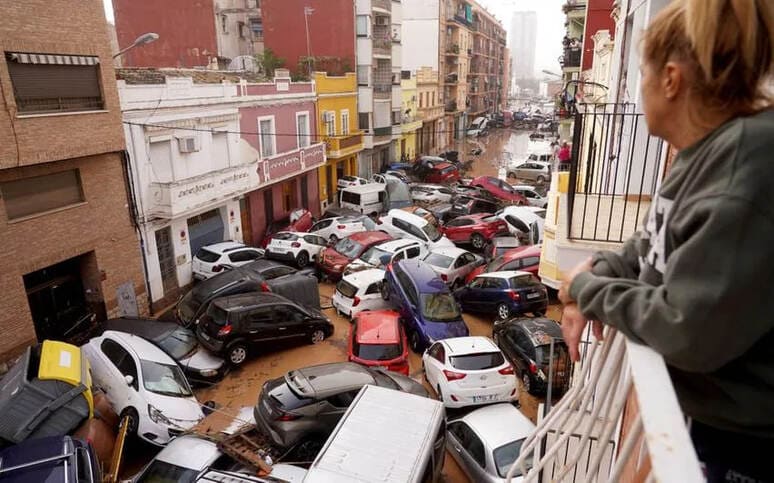 <p><b>Ispaniyada suv toshqinlari: 50 dan ortiq odam halok bo&lsquo;ldi (video)&nbsp;</b></p>