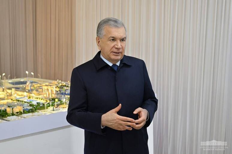 <p><b><strong>Shavkat Mirziyoyev Karmanada </strong></b><b><strong>qurilayotgan yirik kimyo texnoparkida bo&lsquo;ldi</strong></b></p>