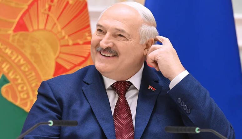 <p><b>Lukashenko ukrainalik generallar taslim bo‘lish uchun unga qo‘ng‘iroq qilishganini aytdi </b></p>