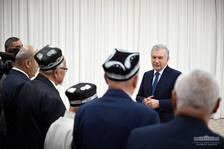 <p><b>&ldquo;Bu yerga 8 ta tuman, 3 ta shaharning ertangi kuni qanday bo&lsquo;ladi, degan savolga javob topish uchun keldik&rdquo; &mdash; prezident Yangi Navoiy shaharchasi qurilishi bilan tanishdi&nbsp;</b></p>