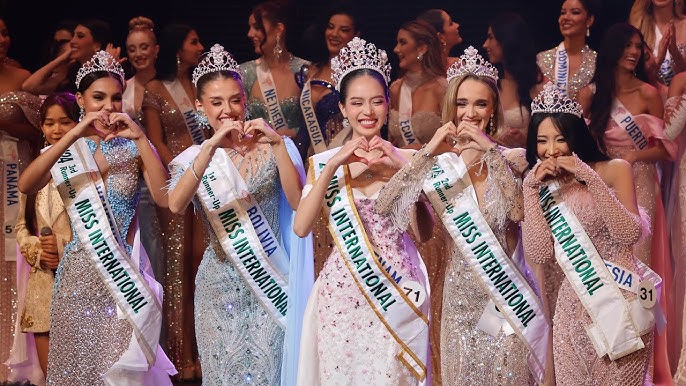 Yoshi yalangoch semiz lesbiyanlarning pornosi