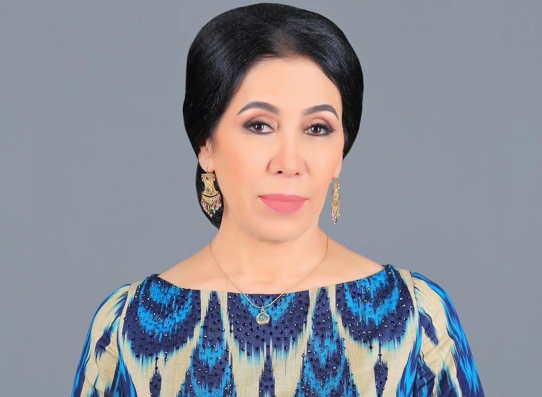 Uzoq, kuchli xoroz hayratlanarli sevgilining eshagini hayajonga soladi