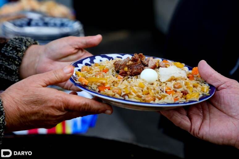 <p><b></b>O‘zbekistonda oktyabrda 1 porsiya osh narxi qancha bo‘lgani ma’lum qilindi — eng arzoni Namanganda</p>