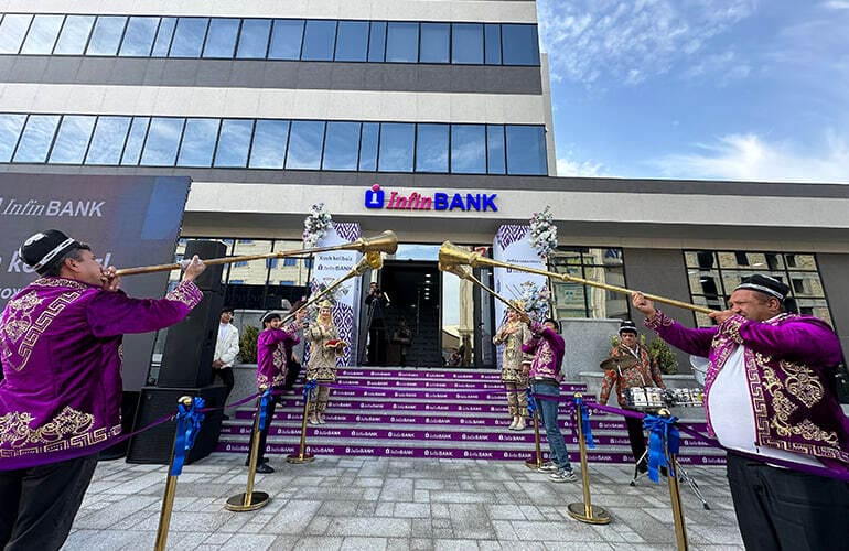 <p><b>&ldquo;InfinBANK&rdquo; AJ mijozlarga xizmat ko&lsquo;rsatishni yaxshilash maqsadida yangilangan ofis ochmoqda</b></p>