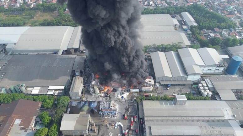 <p><b>Indoneziyada yog‘ zavodidagi yong‘in oqibatida sakkiz kishi halok bo‘ldi (video) </b></p>