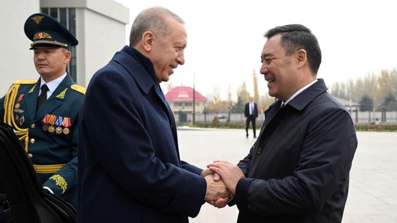 <p><b><strong>Erdo‘g‘on Qirg‘izistonning tashqi qarzidan kechdi</strong></b></p>