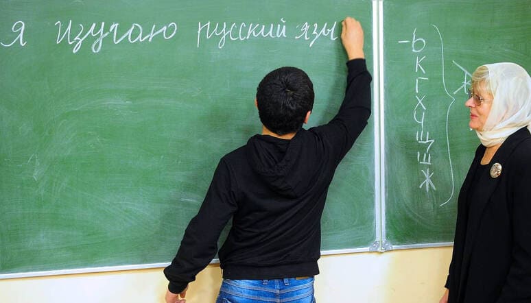 <p><b>Putin muhojirlarning til bilish darajasi bilan bog‘liq muammoni hal etishga chaqirdi </b></p>