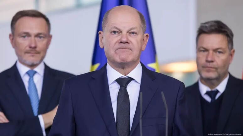 <p><b>Germaniyada hukmron koalitsiya parchalandi</b></p>
