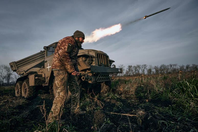 <p><b>WSJ: Tramp Ukrainaga urushni muzlatishni taklif qilishi mumkin</b></p>