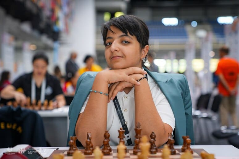 <p><b>Afruza Hamdamova muddatidan avval ikki karra jahon chempioniga aylandi </b></p>