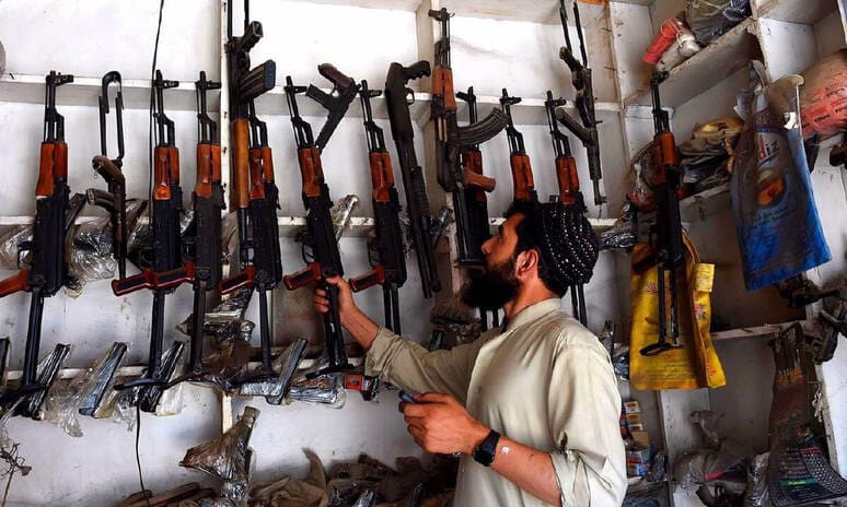 <p><b>Afg&lsquo;onistonda IIV, Mudofaa va razvedka vazirligi qurol-yarog&lsquo; berish huquqidan mahrum qilindi&nbsp;&nbsp;</b></p>
