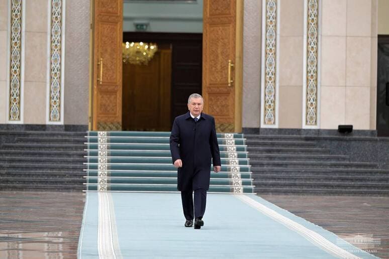 <p><b>Shavkat Mirziyoyev Saudiya Arabistoniga jo‘nab ketdi </b></p>